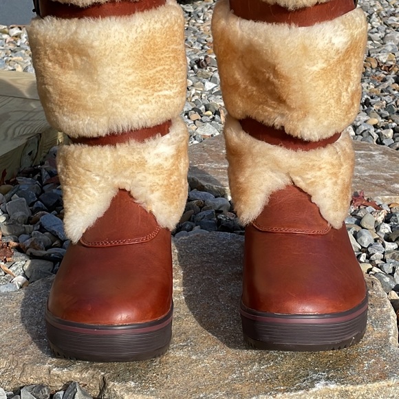 UGG Lilyan Boots - Picture 5 of 15